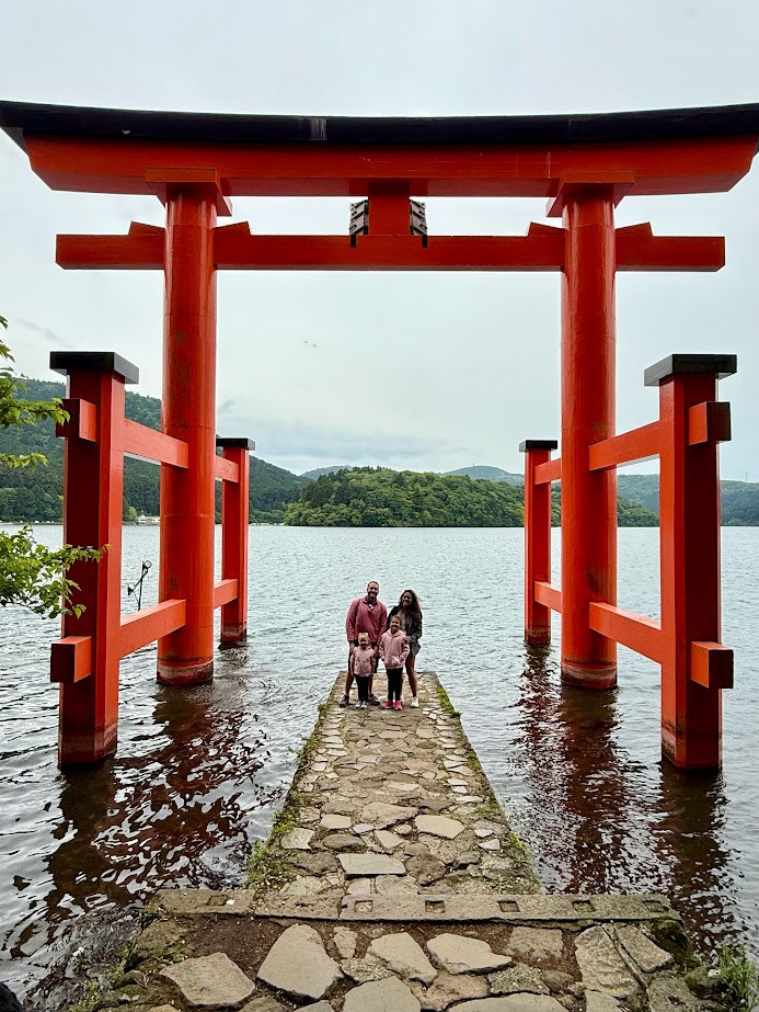 Family in front of Lake Heiwa no Torii